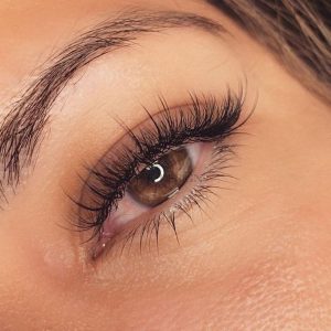 0.07mm Cashmere Wispy Eyelash Extensions, showcasing a dramatic Kim K lash look, enhancing the eyes with volume and texture.