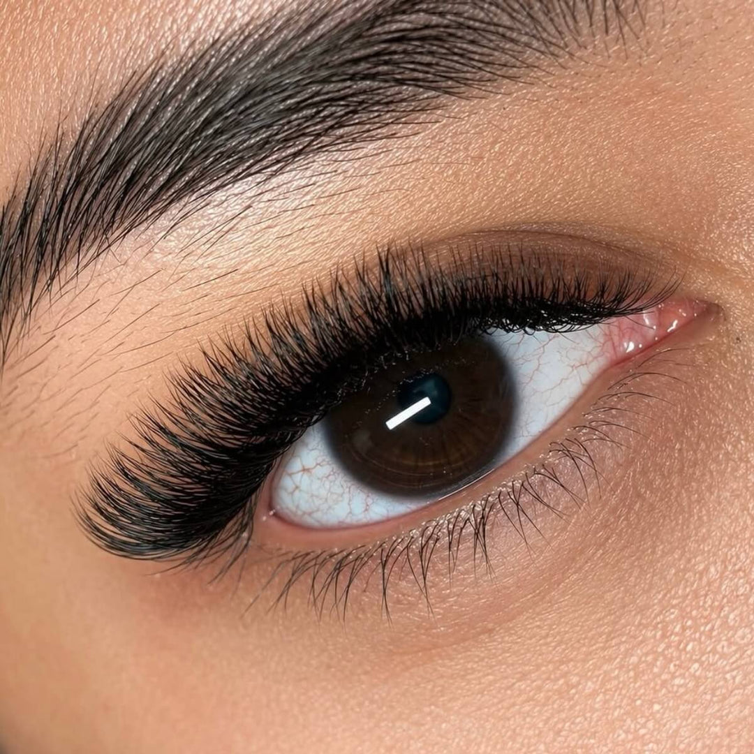 Narrow W lashes