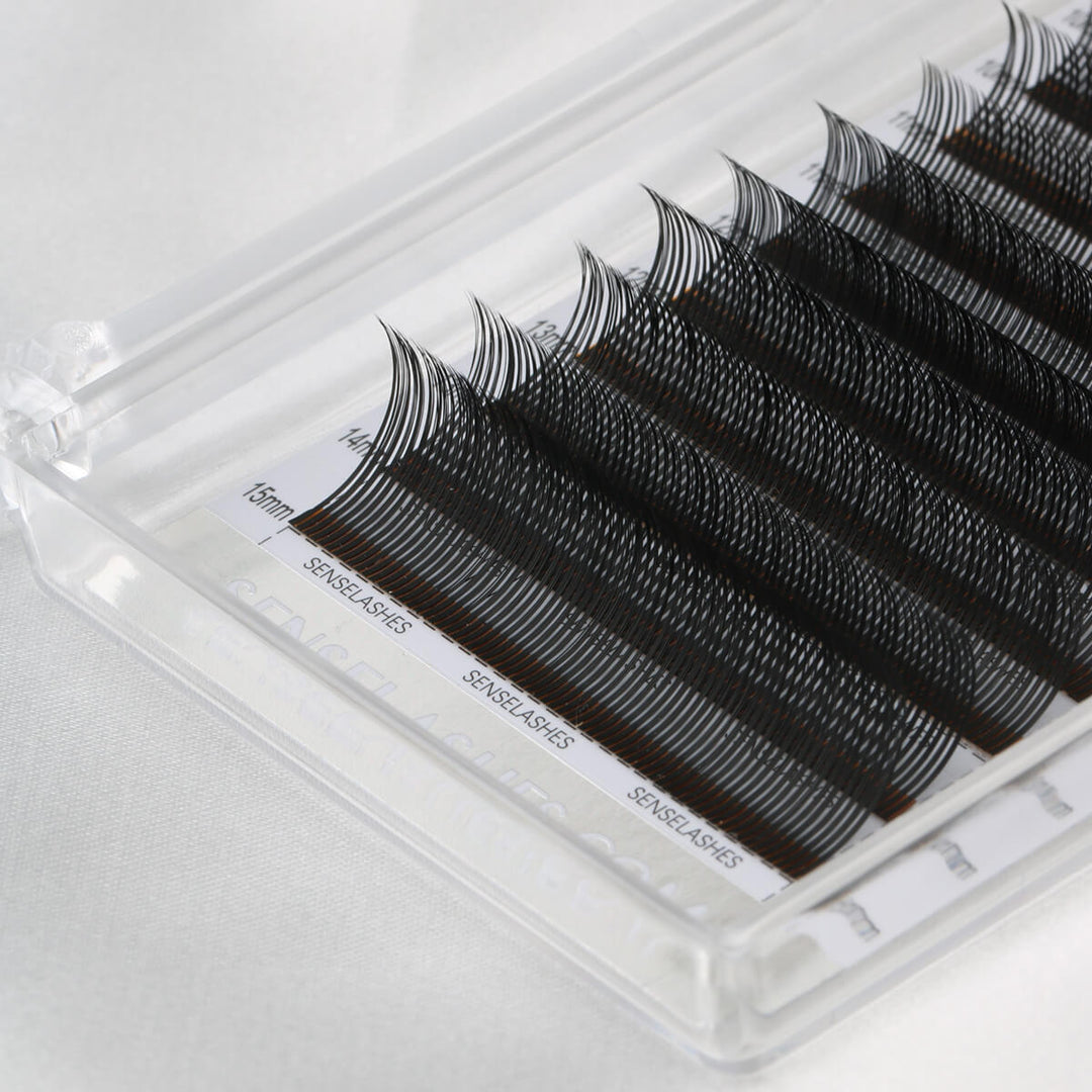 Wispy Wet Set eyelash extensions by SENSELASHES, demonstrating 5D Cashmere Wispy lashes 
