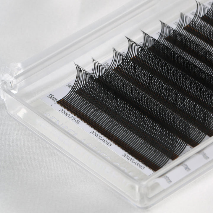 Wispy Wet Set eyelash extensions by SENSELASHES, demonstrating 5D Cashmere Wispy lashes 