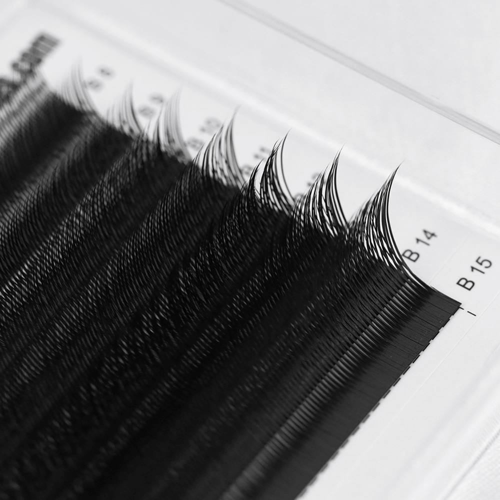 Flirty Kitten Lashes with a lifted, slanted fan design for a sultry cat-eye.