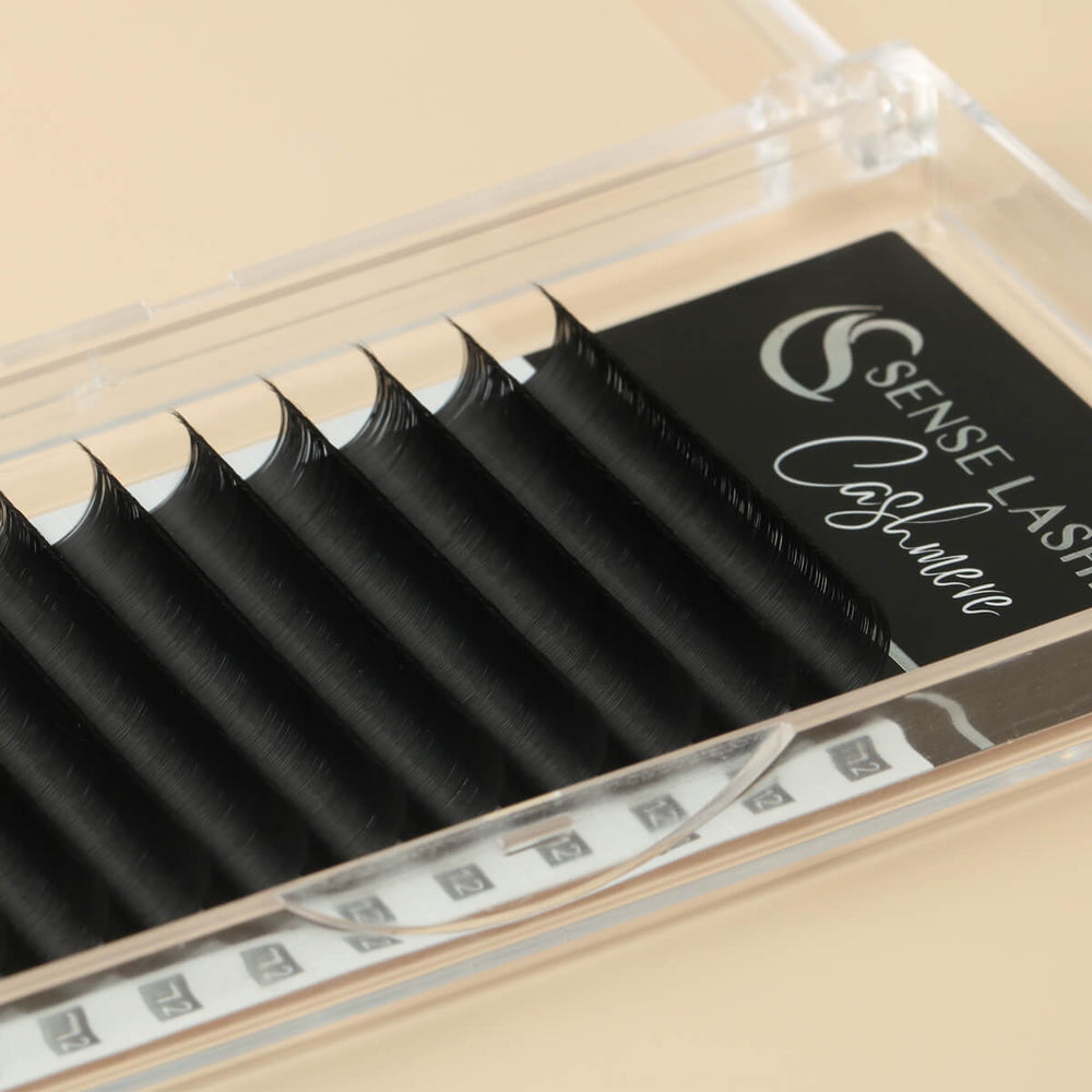 SENSELASHES Cashmere Eyelash Extensions in case