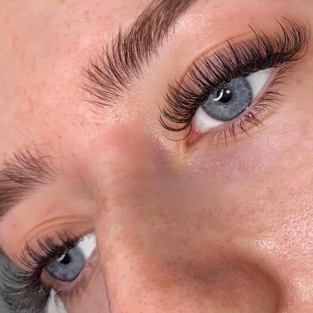 SENSELASHES professional black lash extensions in a tray, featuring lengths from 11mm to 15mm for diverse styles.