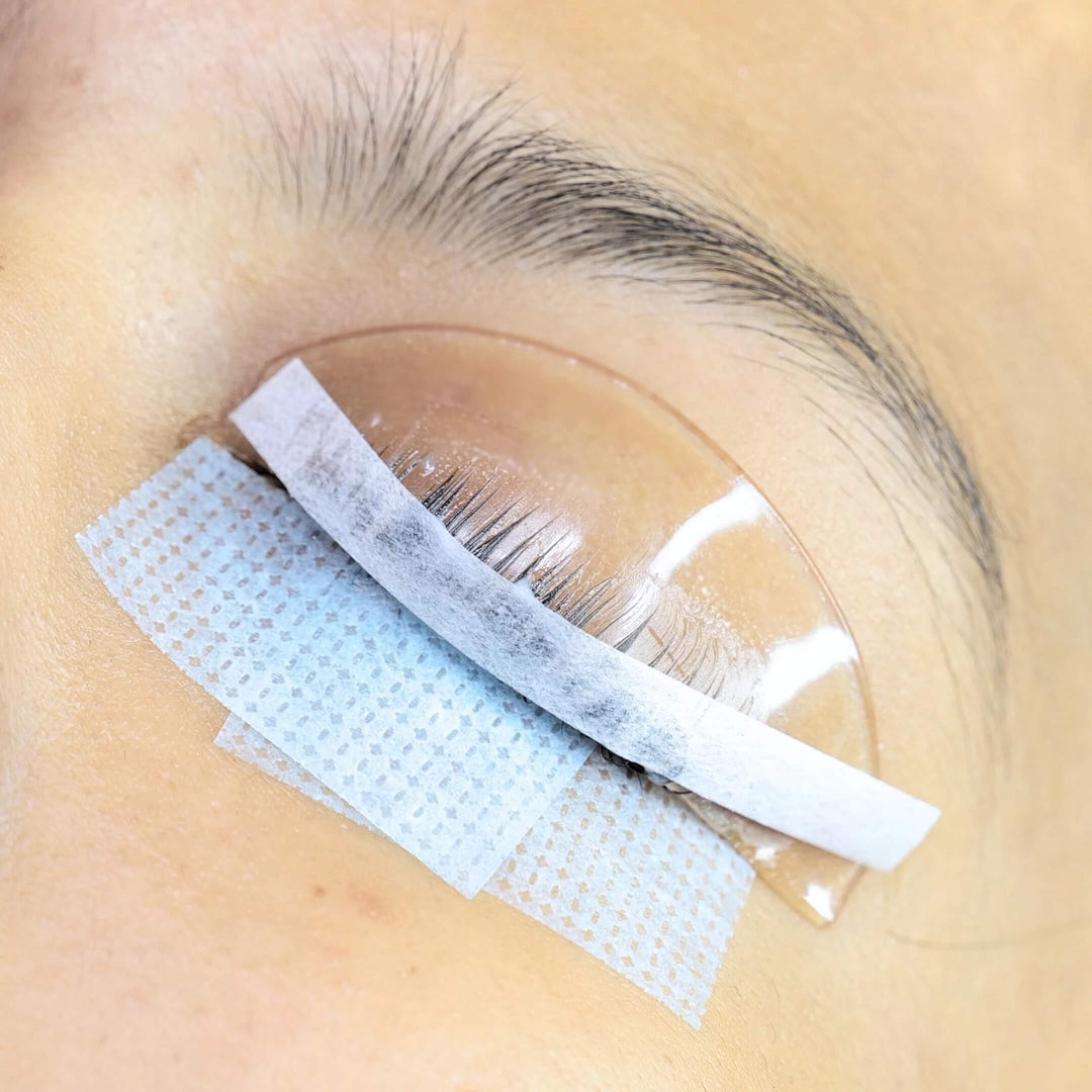 Lash lift paper compensators securing lashes on a lash lifting shield